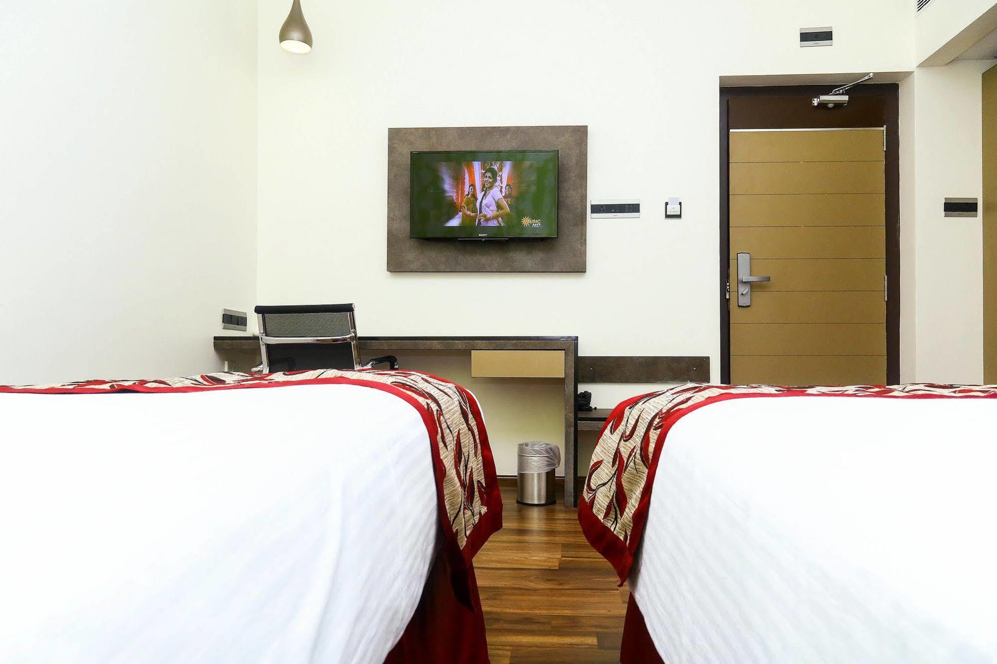 The Spin Hotel Ченнаи Экстерьер фото